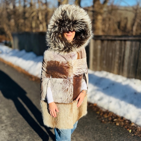 MONCLER GAMME ROUGE GIAMBATTISTA VALLI FUR HOODED CAPE 
One Size Fits Most - Picture 2 of 14